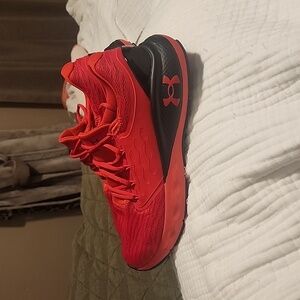 Under Armour sz 11.5 red running shoes